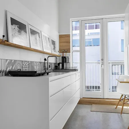 3br Center - Mountain View & Free Parking Apartment